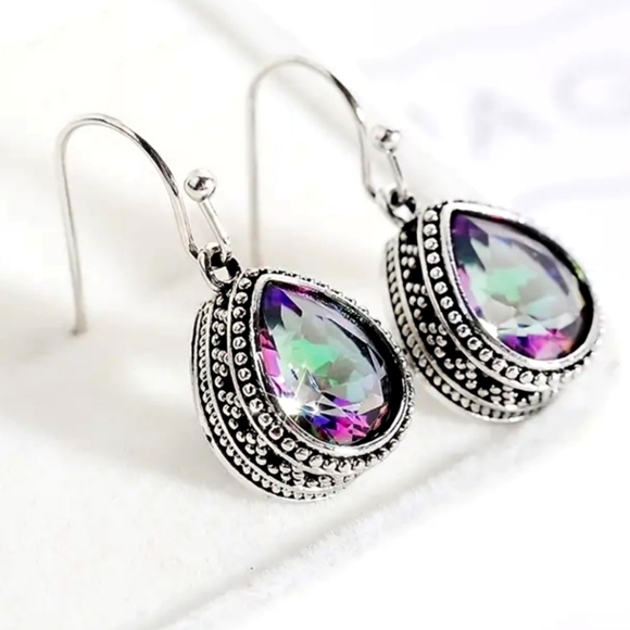 Elegant Teardrop Earrings - Picture 3 of 3